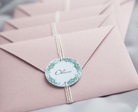 розовые пригласительные на свадьбу